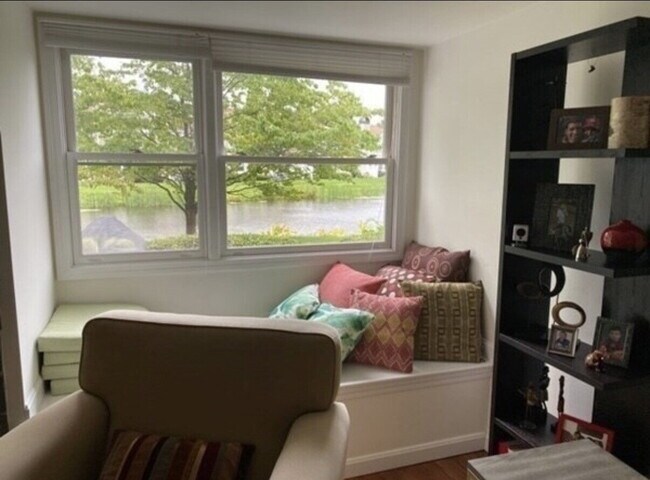 Building Photo - 10 Merganser Way