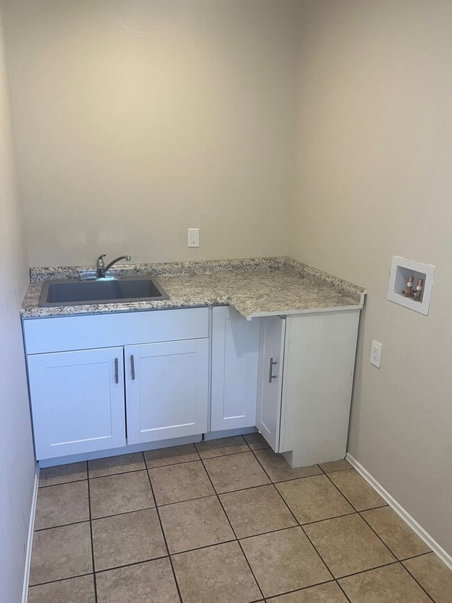 Building Photo - Adorable 2 bedroom 1 Bathroom Located in N...