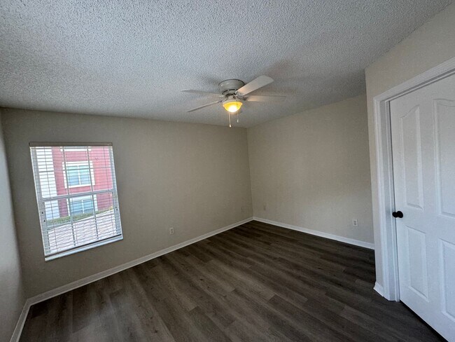 Building Photo - 3548 Peppervine Dr