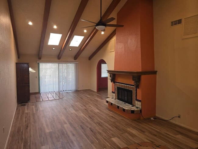 Building Photo - HOUSE - VILLAGE OF OAK CREEK