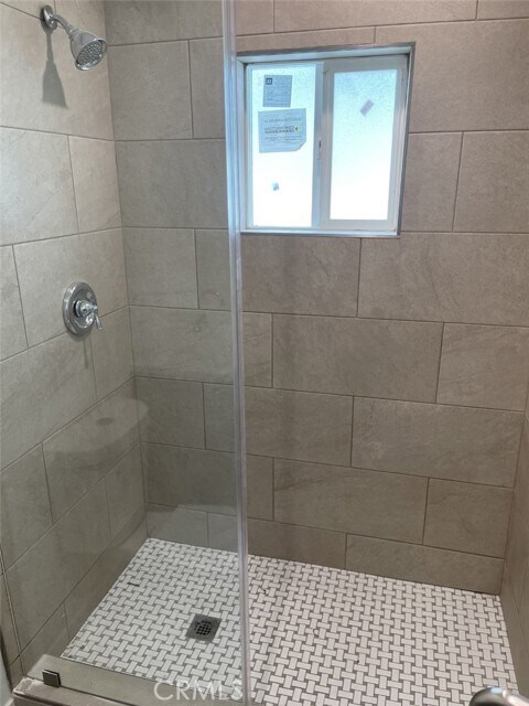Building Photo - 8142 Redbush Ln