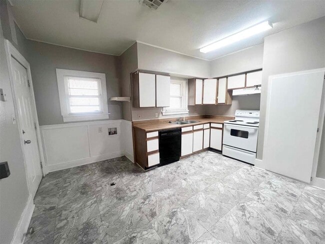 Building Photo - 1432 NW 45th St