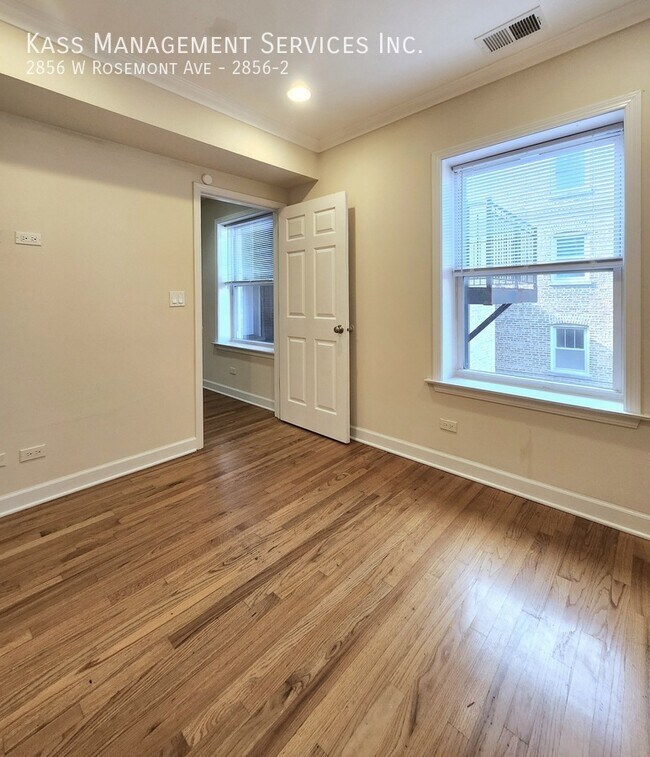 Building Photo - 2856 W Rosemont Ave