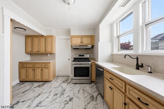 Building Photo - 86 Curie Ave