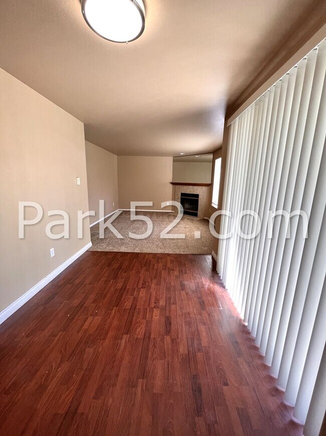 Building Photo - Puyallup Area 2 Bedroom 2nd Floor Apartment