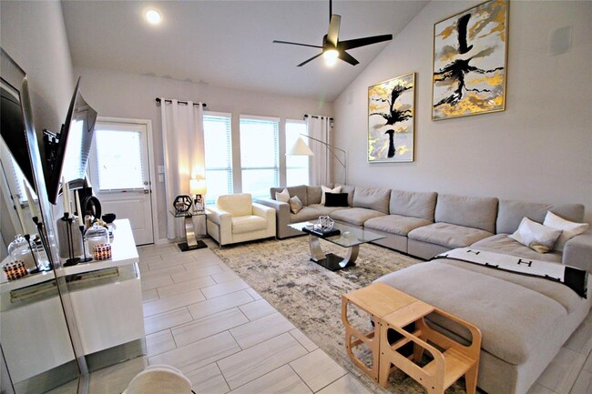 Building Photo - 8143 Bellwick Bay Ct