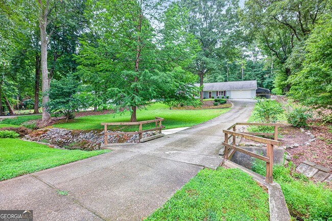 Building Photo - 129 Springbrook Dr