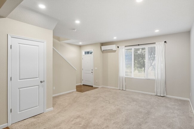 Building Photo - Lovely 3 Bedroom 2.5 Bath Sherwood Townhom...