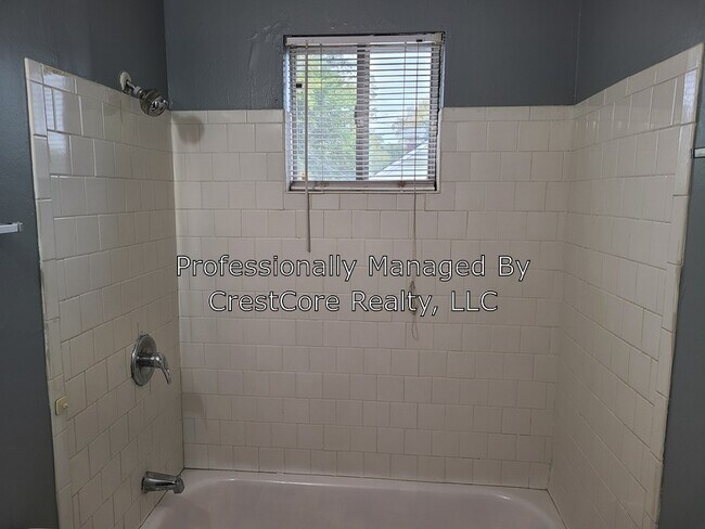 Building Photo - 948 Stafford Ave