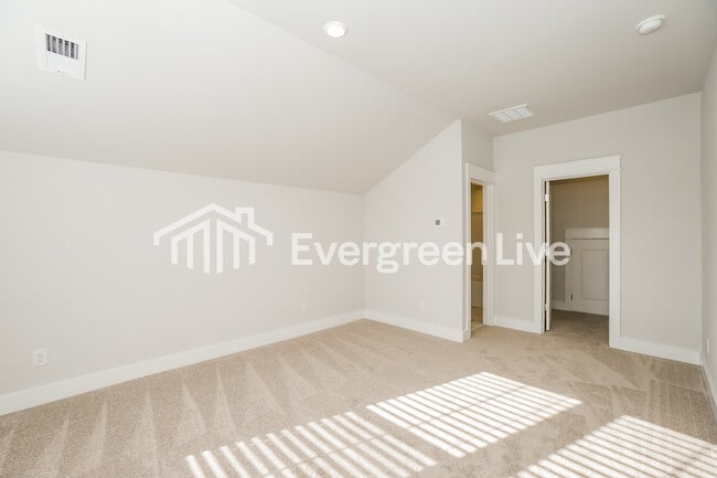 Building Photo - 127 Bloomsbury St