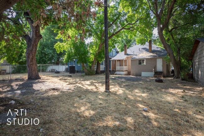 Building Photo - Charming Home in SLC