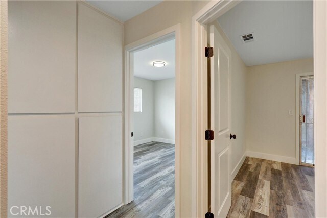 Building Photo - 402 E Glendale Dr