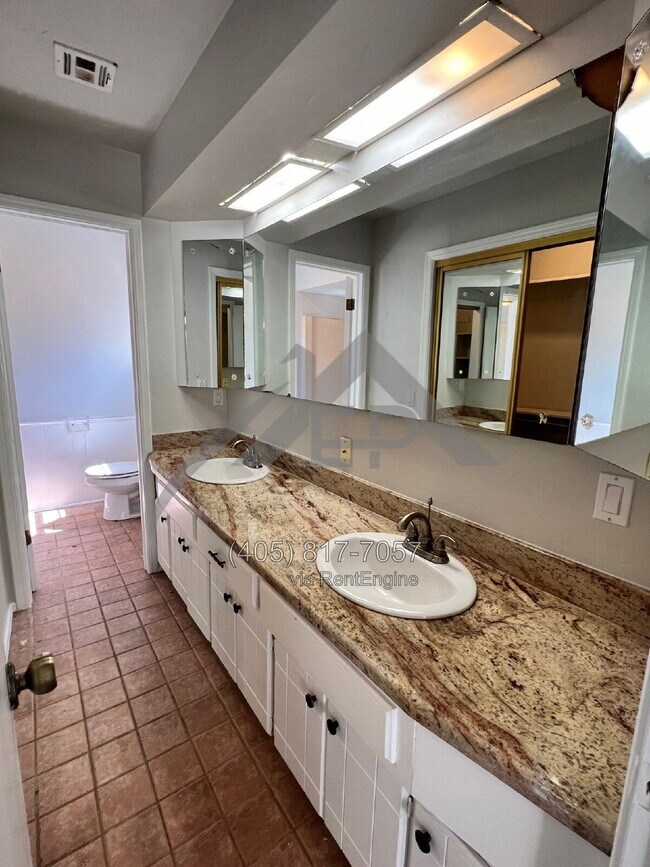 Building Photo - 10832 Admiral Dr