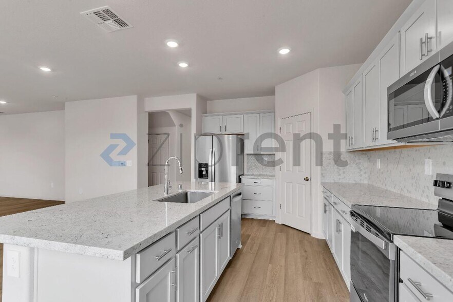 Building Photo - 1790 Haines Ave