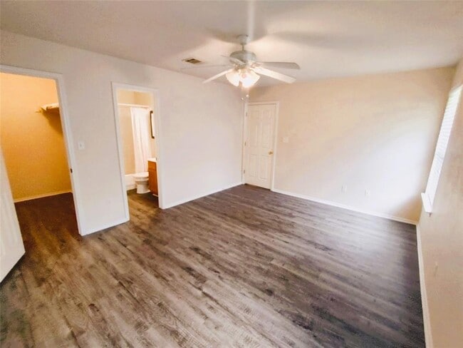 Building Photo - 2421 Wisteria Way