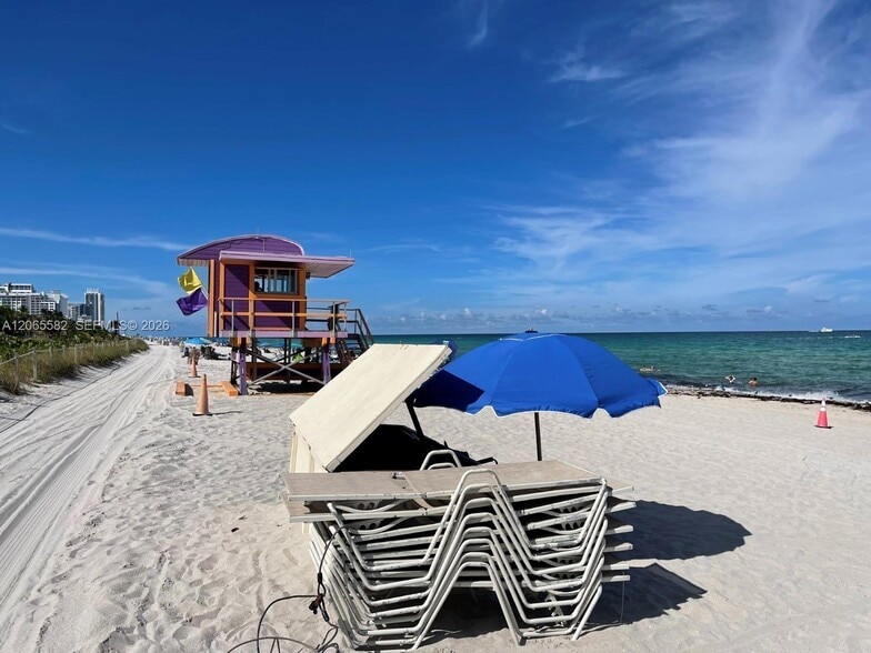 Building Photo - 5001 Collins Ave