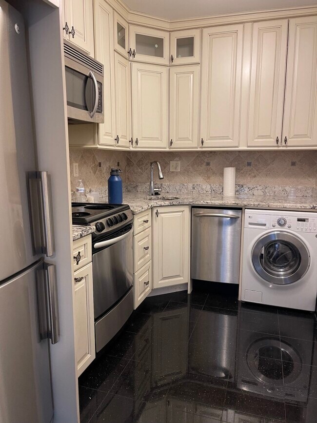 Building Photo - 218 Newbury St