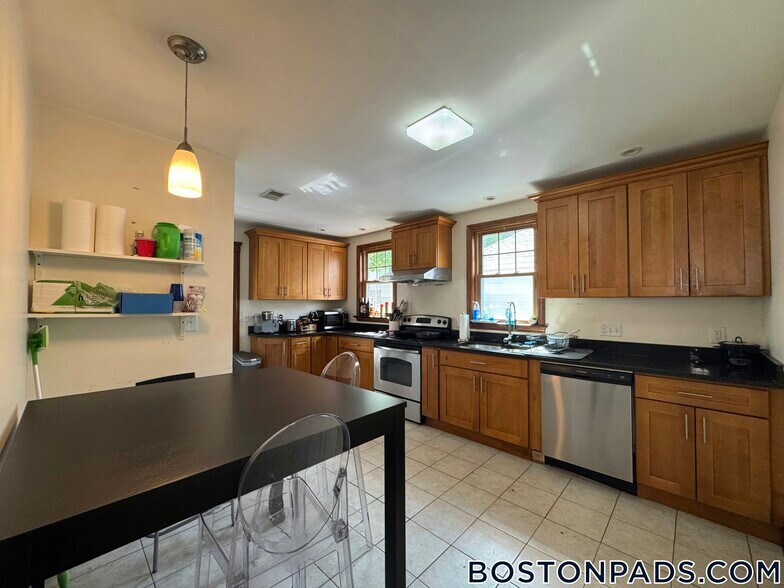 Building Photo - 138 Nonantum St