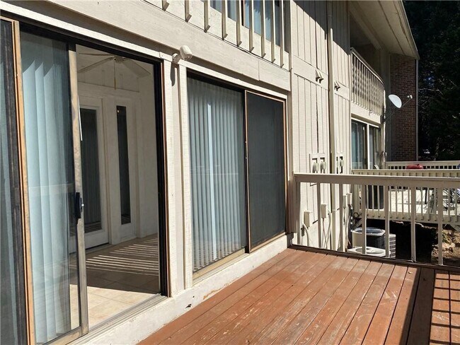 Building Photo - 2185 Palmyra Dr