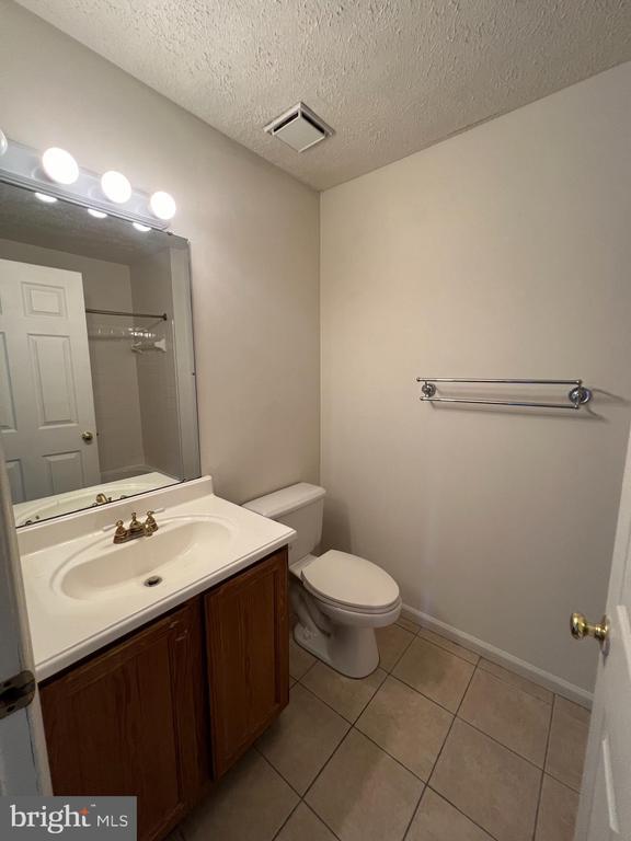 Building Photo - 5660 Wade Ct