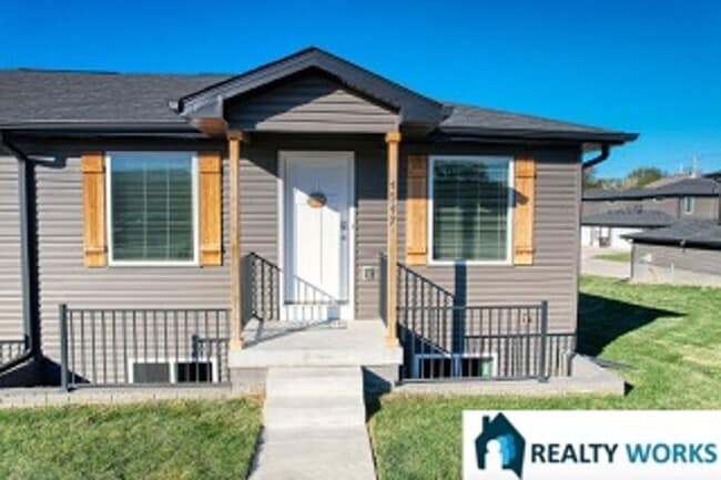 Primary Photo - 3 Bedroom, 2.5 Bath townhome in great loca...