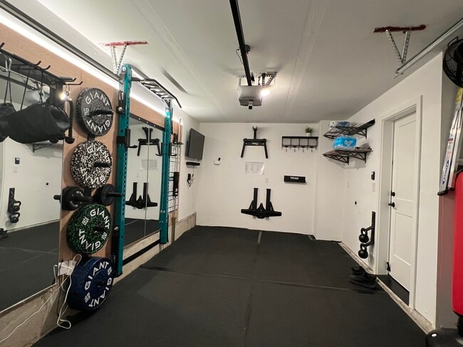 Building Photo - 16604 NE 85th St