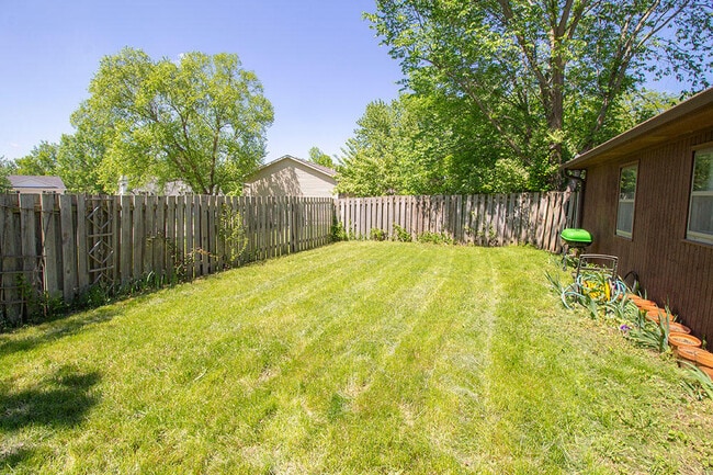 Building Photo - 2011 Bridgewater Dr