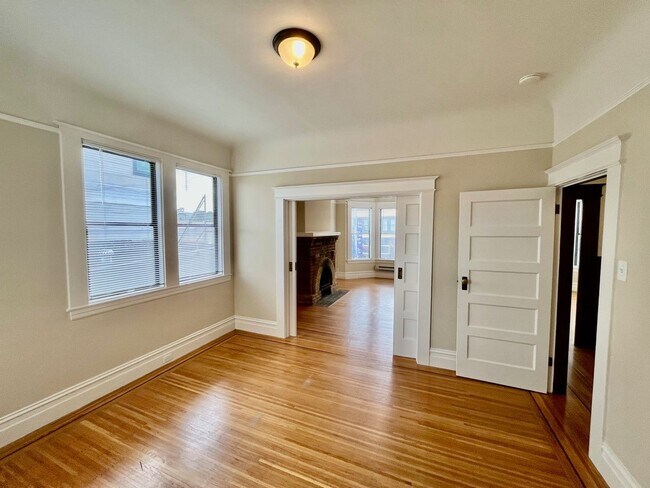 Building Photo - PM0314