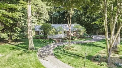 Building Photo - Beautiful 3BD/2.5BA Ranch in Park-like Setting