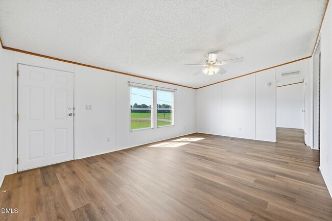 Building Photo - 1385 Live Oak Rd