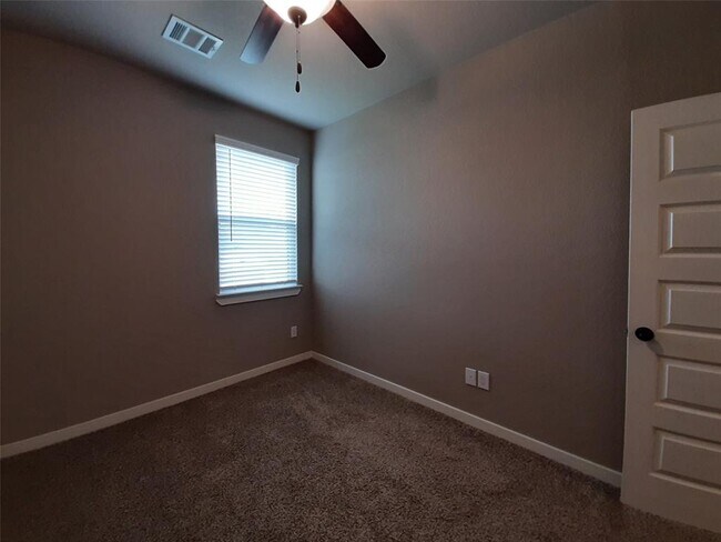 Building Photo - 118 Wickersham St