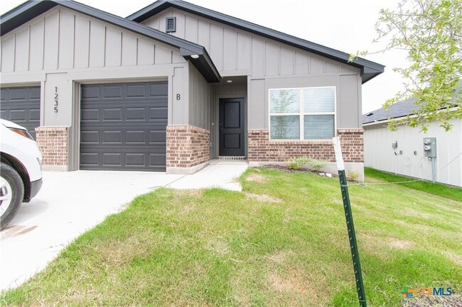 Primary Photo - 1235 Concord Dr