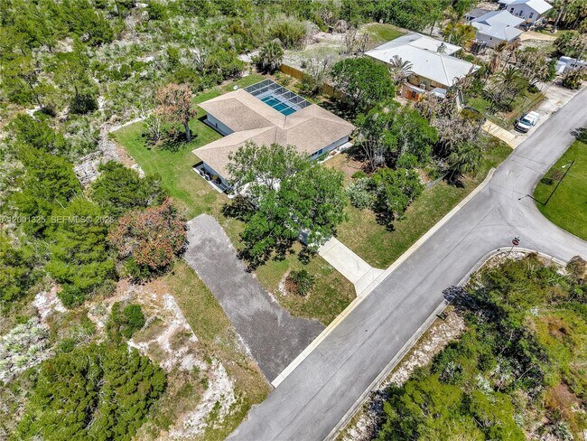 Building Photo - 9125 SE Karin St