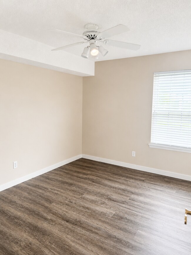 Building Photo - 2257 Huntingdon Dr