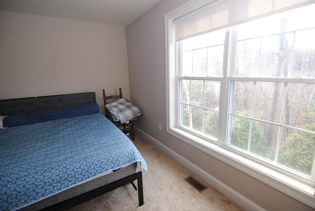 Building Photo - 3 Maple Ridge Dr