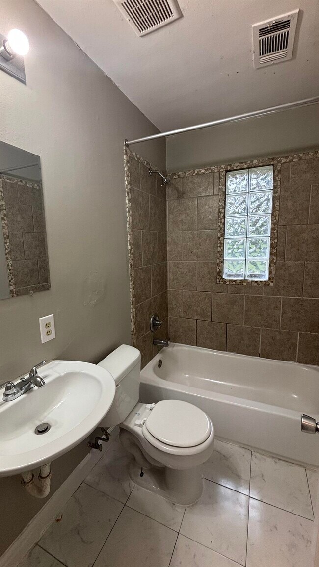 Building Photo - 899 Chatwood St