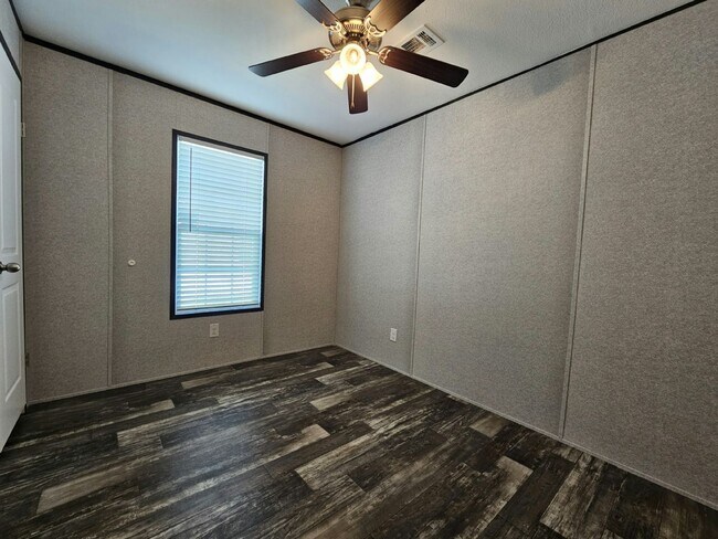 Building Photo - 1042 Myakka Dr