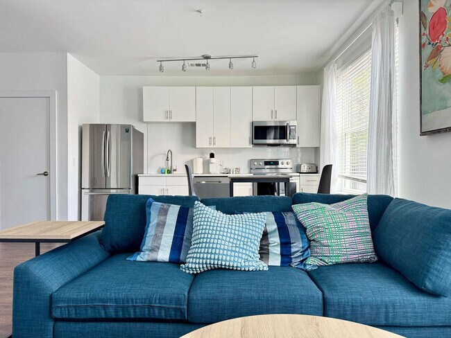 Building Photo - 542 Boulevard NE