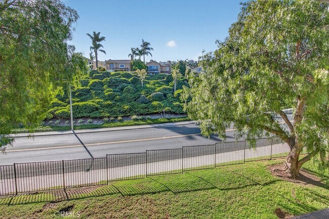 Building Photo - 30902 Club House Dr