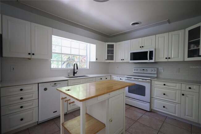 Building Photo - 4115 W Platt St