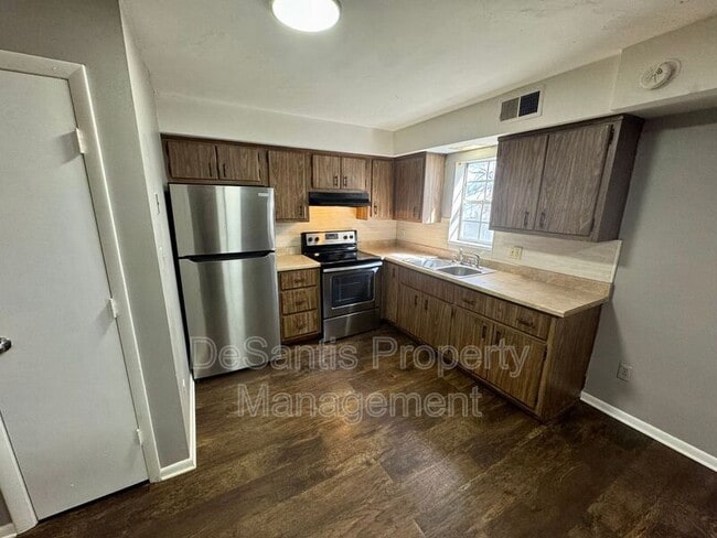 Building Photo - 542 5th Ave