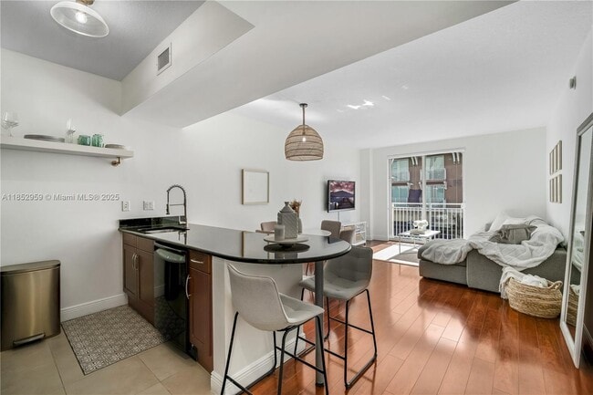 Primary Photo - 7290 SW 90th St