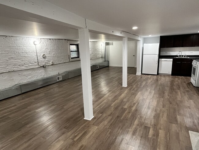 Building Photo - 3053 N Haussen Ct