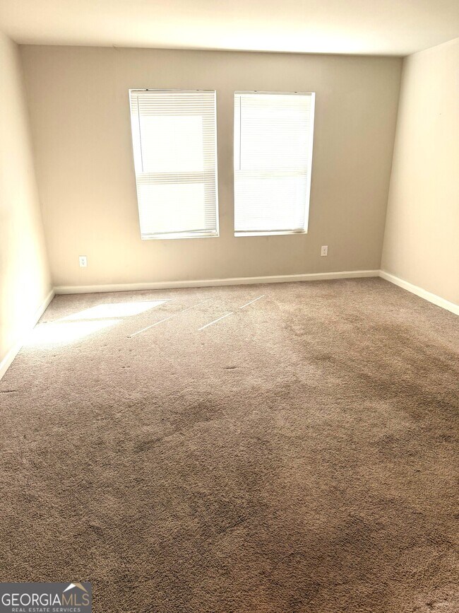 Building Photo - 725 Cole Dr