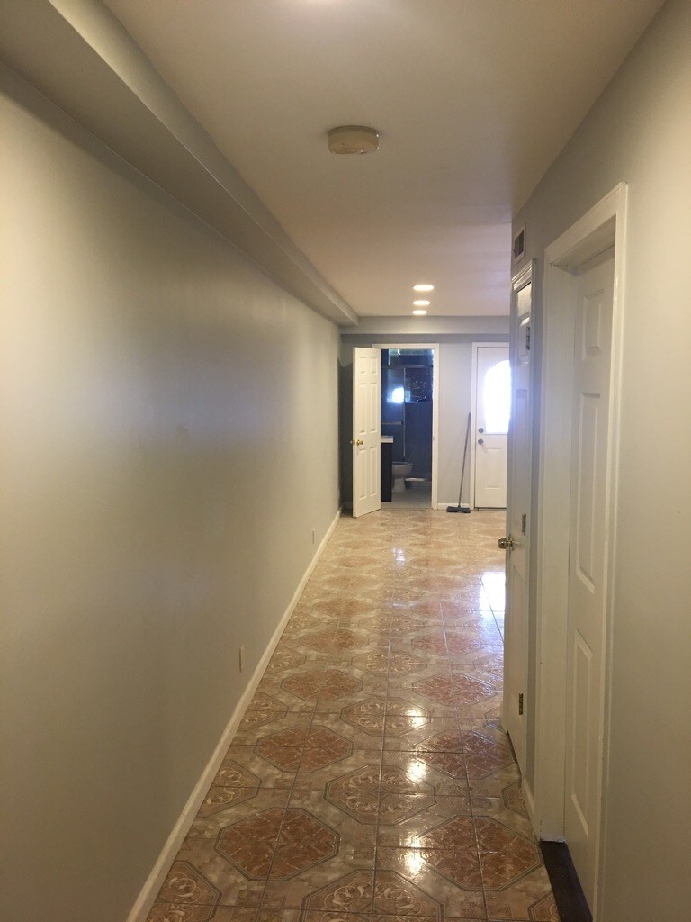 Building Photo - 14 Laidlaw Ave