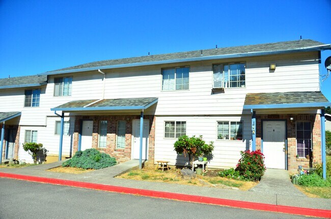 Building Photo - Renovated 2bed/1bath Flat with easy access...
