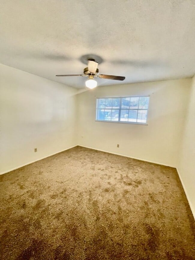 Building Photo - 5412 Lake Crest Dr
