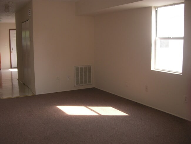 Building Photo - Nice Family Home!