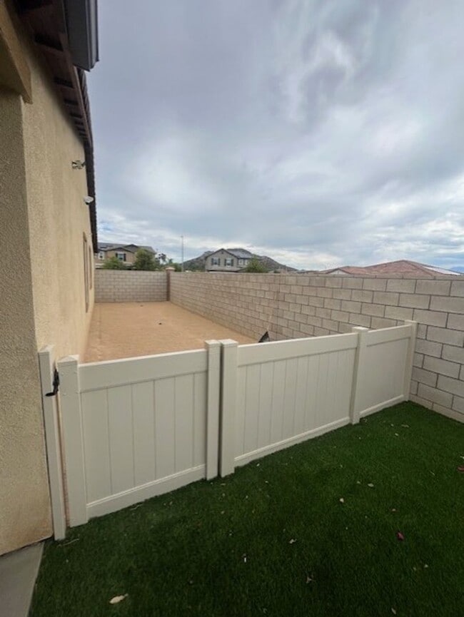 Building Photo - Charming Single-Story Home for Rent – Ener...