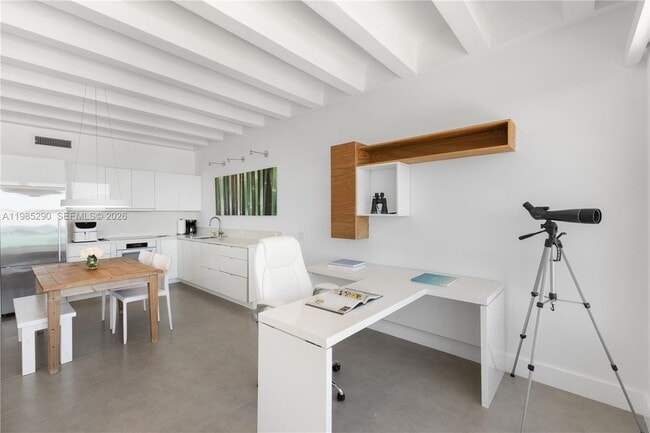 Building Photo - 4925 Collins Ave